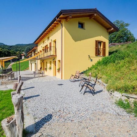 Agriturismo La Cascina B&B Сан-Феделе-Интельви Экстерьер фото