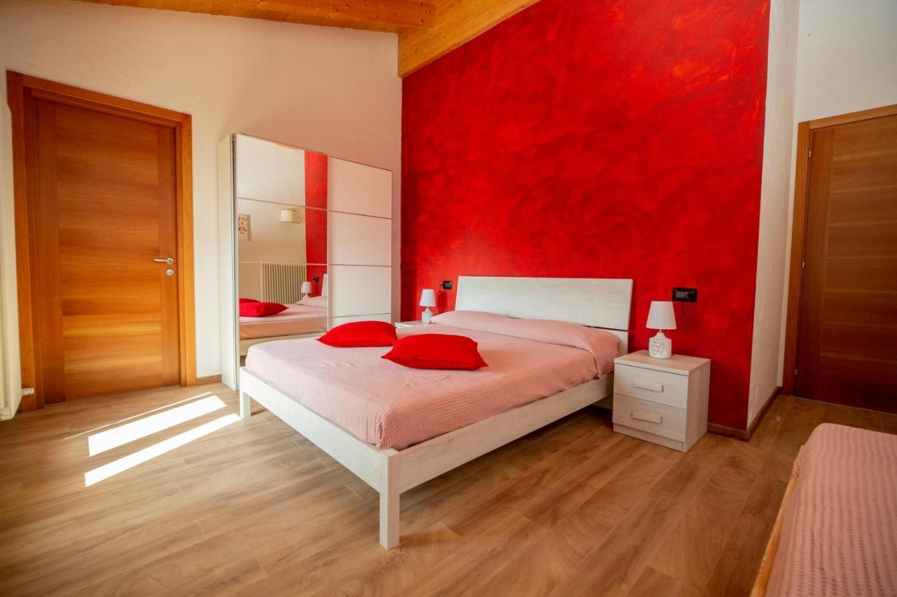 Agriturismo La Cascina B&B Сан-Феделе-Интельви Экстерьер фото